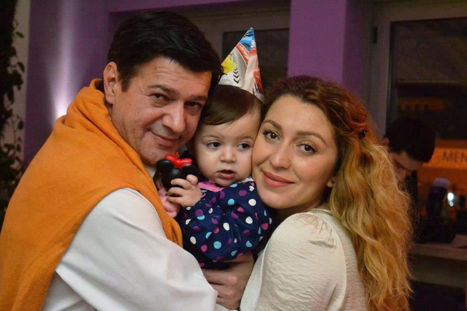 Adelina Thaçi - Meta me familjen e saj